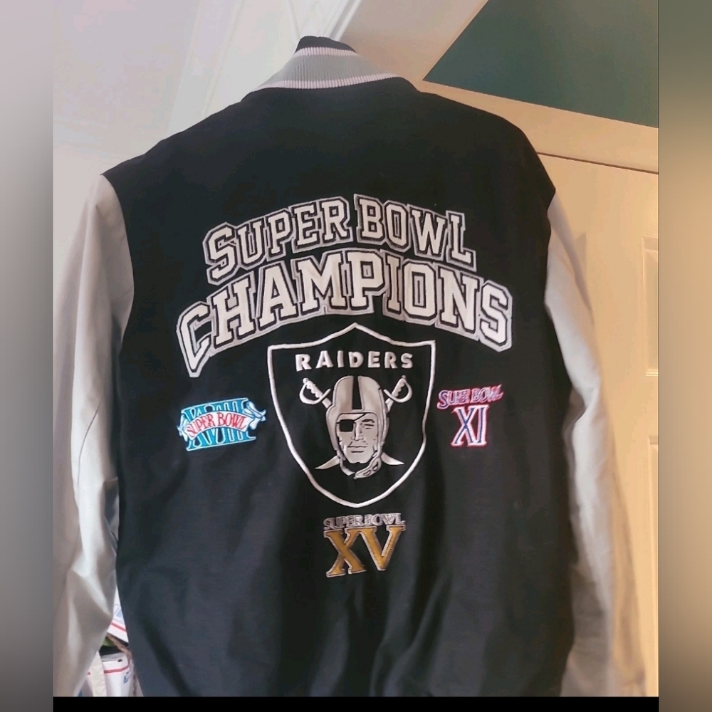 Raiders Super Bowl Champion Black and Gray Jacket Limited Edition Size Medium - Picture 2 of 6
